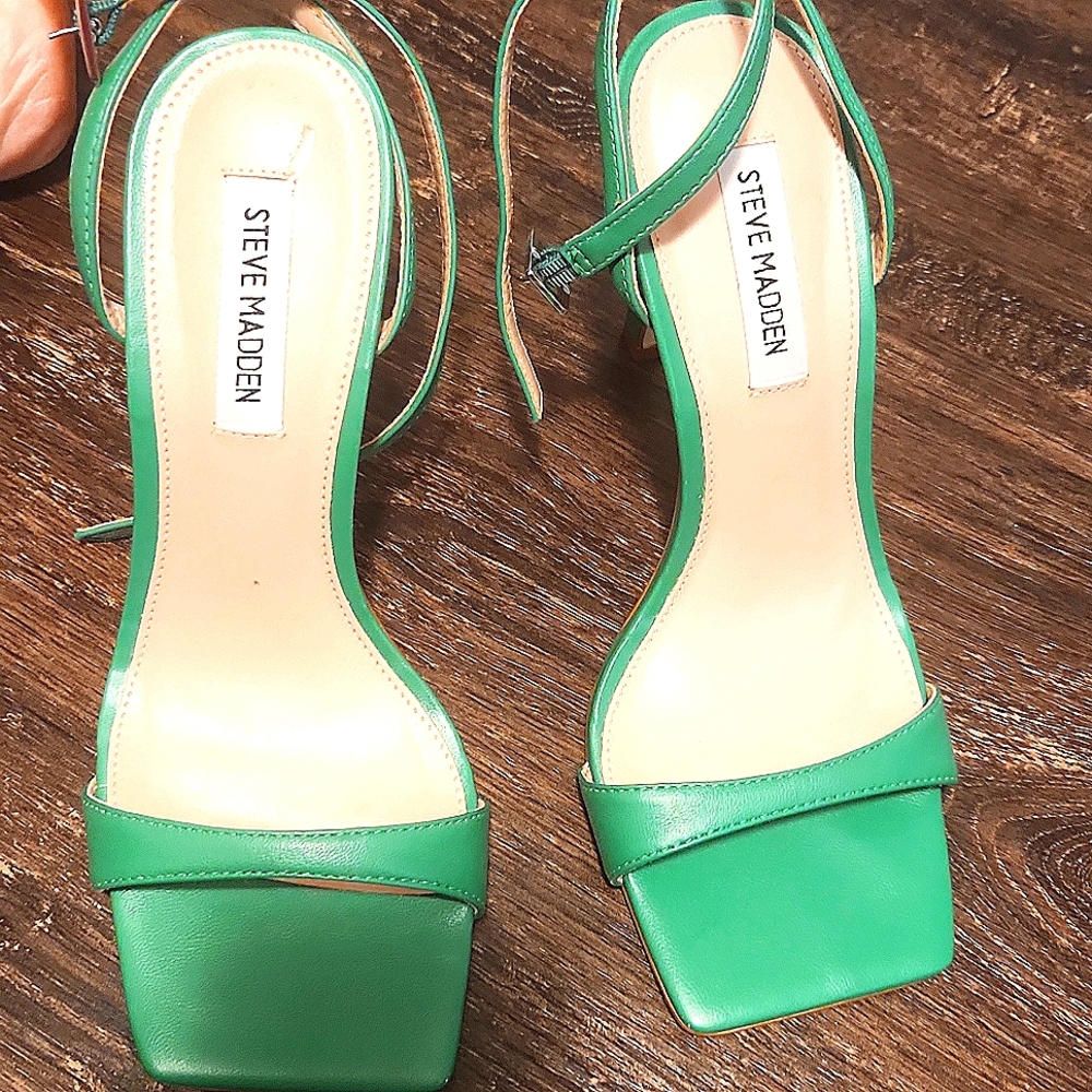 Green heel brand Steve madden size 7 M